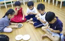 Ngày Tết, trẻ nhỏ cẩn thận hóc dị vật hạt dưa, hạt hướng dương