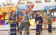 Du khách hào hứng trải nghiệm dạo sông Sài Gòn, nghe cồng chiêng Tây Nguyên dịp Tết 