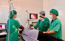 Gắp thành công sợi thép xuyên thành dạ dày bệnh nhân
