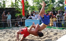 Mùng 6 Tết, về Thủ Lễ xem trai tráng đọ sức trong tiếng trống hội