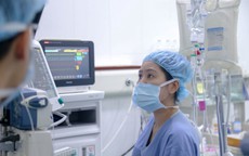 Phòng mổ sáng đèn suốt Tết Bính Ngọ, các bác sĩ thực hiện hơn 22.000 ca phẫu thuật 