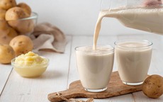 Mặt nạ từ khoai tây và sữa tươi đánh bay vẻ mệt mỏi, giúp làn da sáng bừng sau Tết