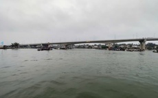 Hai mẹ con tử vong do lật thuyền, dừng giải đua ghe ở Huế