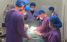 Dọn nhà đón Tết, bệnh nhân bị ngã từ độ cao 4 m, sốc đa chấn thương nguy kịch