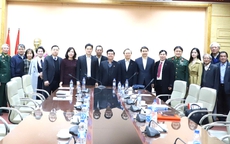 Thứ trưởng Thường trực Vũ Mạnh Hà làm việc với Hội Quân dân Y Việt Nam về công tác phát triển y dược cổ truyền