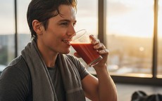 Uống nước ép cà chua sau tập thể thao có lợi ích gì?