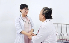 Trượt đốt sống sau té ngã, bệnh nhân được cứu bằng mổ nội soi ít xâm lấn