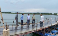 Chưa thống nhất cầu hay bè, cầu phao vẫn tạm dừng hoạt động
