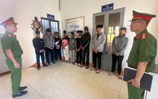 Mâu thuẫn trên mạng xã hội, hai nhóm học sinh mang hung khí đánh nhau