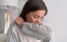 Ngứa họng, ho khan là triệu chứng của bệnh gì?