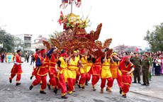 Mãn nhãn màn 'kiệu bay' tại lễ hội truyền thống Từ Lương Xâm 2026