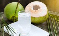 5 thức uống giàu chất điện giải giúp bù nước hiệu quả