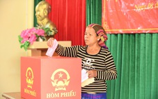 Đồng bào Bru - Vân Kiều các bản biệt lập vùng biên bầu cử sớm