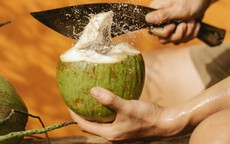 Thời điểm 'vàng' uống nước dừa làm đẹp da