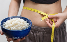 Cách ăn cơm giảm cân: Bí quyết cắt giảm calo mà không cần nhịn tinh bột