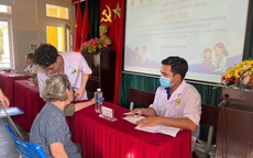 Khám bệnh miễn phí cho người dân Huế hưởng ứng Ngày Sức khỏe toàn dân