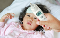 Tại sao bù nước khi sốt và vận động cần 'chiến thuật' khác biệt?