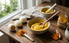 Nên dùng trứng gà sống hay chín trong chăm sóc da?