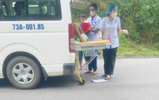 Bác sĩ giúp sản phụ 'vượt cạn' trên xe cứu thương