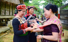 Những 'ngọn lửa' bền bỉ gìn giữ văn hóa truyền thống thôn làng Việt Nam