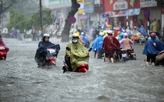 Cảnh báo mưa dông kèm lốc sét, mưa đá ở Hà Nội sáng nay