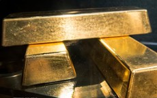 Giá vàng châu Á giảm do căng thẳng mới tại Hormuz
