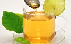 Thức uống giải độc hỗ trợ trị mụn