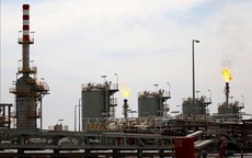 Giá dầu tăng trở lại khi eo biển Hormuz tiếp tục bị phong tỏa