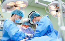 Ca phẫu thuật phức tạp cắt u ác tính cho bệnh nhân 14 tuổi