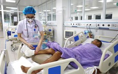 Tự ý bôi cao nóng vào vết xước, người đàn ông bị nhiễm trùng huyết nặng