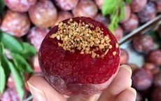 Ăn mận hậu có gây nóng trong và nổi mụn?