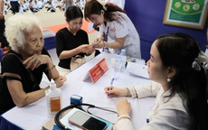 Khám định kỳ miễn phí để phát hiện sớm dấu hiệu bất thường, quản lý sức khỏe liên tục