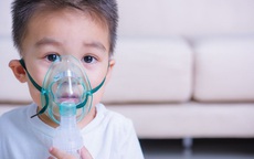 Chăm sóc trẻ bị viêm phế quản đúng cách giúp nhanh hồi phục