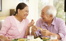 Vì sao người lớn tuổi dễ bị suy giảm khứu giác?