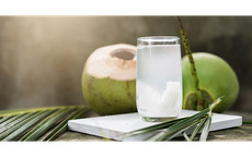 6 lý do nên uống nước dừa mỗi ngày vào mùa hè