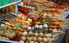 Những món ăn bán cổng trường phụ huynh cần lưu ý