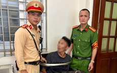 Thanh niên cầm bồ cào chặn xe, đập phá tài sản giữa phố Hà Nội