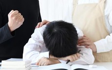 Trẻ dễ mắc lo âu, trầm cảm vì áp lực thi cử: Cha mẹ cần làm gì?