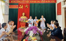 Khen thưởng bác sĩ cứu sống cháu bé ngừng tim tại biển Quỳnh - Nghệ An
