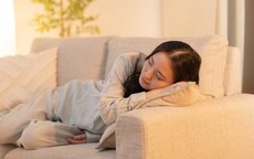 Chỉ 5 phút tập mỗi tối sẽ giúp bạn ngủ ngon hơn