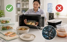 Thói quen hâm nóng đồ ăn bằng hộp nhựa có thể khiến bạn phơi nhiễm vi nhựa