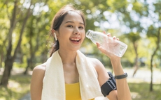 Cách bù nước chuẩn khoa học để thận khỏe mạnh
