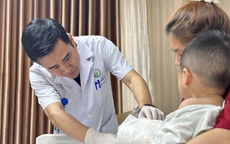 Máy dập nắp cốc nhựa khiến bé trai 22 tháng tuổi gần đứt rời bàn tay