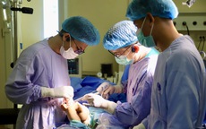 Bước tiến mới trong điều trị ung thư xương trẻ em: Thay khớp tăng trưởng nhân tạo cho bệnh nhi 6 tuổi