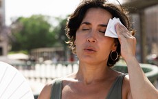 Vì sao phụ nữ tiền mãn kinh thường bị bốc hỏa? 