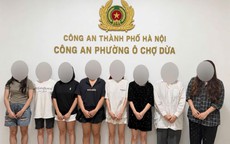 Bắt 8 thiếu nữ đang 'chơi phỏm'