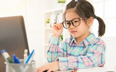 Những thói quen giúp trẻ giảm nguy cơ cận thị 
