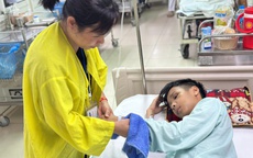 Bố câm điếc, nam sinh 16 tuổi cần phẫu thuật gấp sau tai nạn, gia đình lao đao vì không đủ tiền điều trị