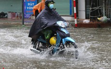 Hà Nội lý giải vì sao đường phố ngập úng cục bộ dù công trình chống ngập vừa xây xong