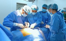 Cụ ông suýt mất mạng vì vô tình nuốt phải hạt mít
